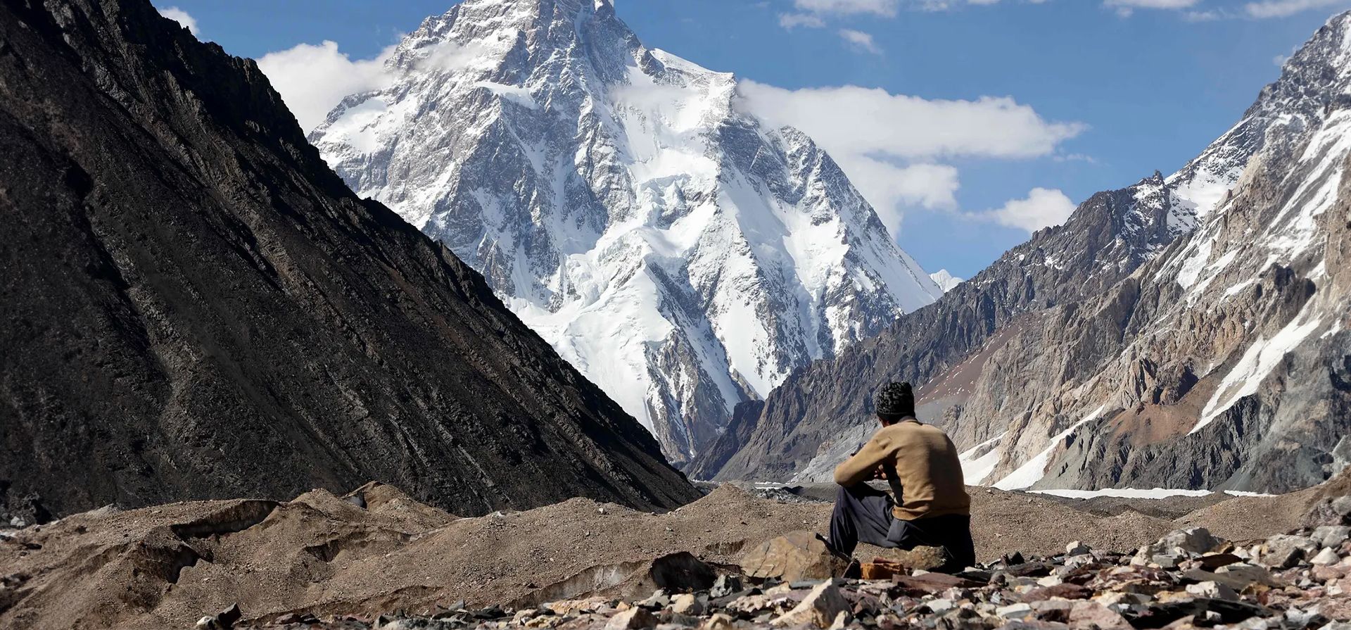 Gilgit, Pakistán. Una vista del K2, la segunda montaña más alta del mundo, desde el campamento de Concordia en la cordillera Karakoram de Gilgit-Baltistán. Fotografía: Joe Stenson/AFP/Getty Images Gilgit, Pakistán. Una vista del K2, la segunda montaña más alta del mundo, desde el campamento de Concordia en la cordillera Karakoram de Gilgit-Baltistán. Fotografía: Joe Stenson/AFP/Getty Images