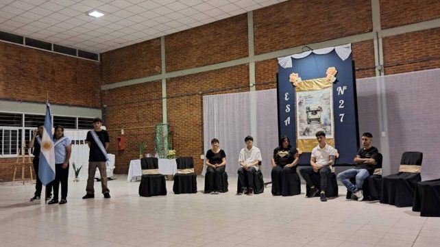 Docentes y vecinos de Hernandarias rechazan alternativas de absorción o desplazamiento de horas propuestas por el CGE. Exigen la creación de un cargo de rector