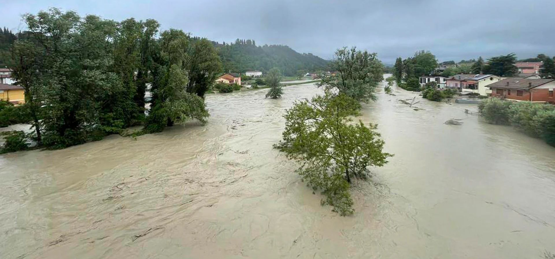 Vista aérea de un área inundada tras las fuertes lluvias caídas en el norte de Italia.