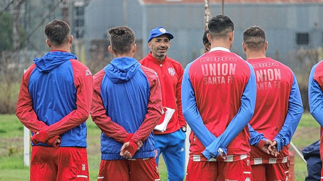Las dudas y certezas de Azconzábal para el debut de Unión