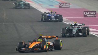 Lando Norris adelantó a Kimi Antonelli en la última vuelta del GP de Qatar de la Fórmula 1.