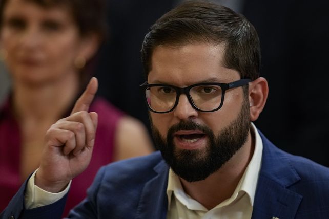 Boric emplazó a los ministros de su gabinete a no perder contacto ni con los parlamentarios ni con las organizaciones sociales.