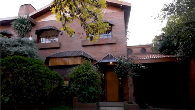 La casa de Villa Devoto que Maradona le regaló a sus padres se vendió en alrededor de un millón de dólares.