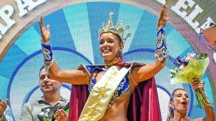 Sofía representa a la comparsa Papelitos y fue elegida soberana del Carnaval del País
