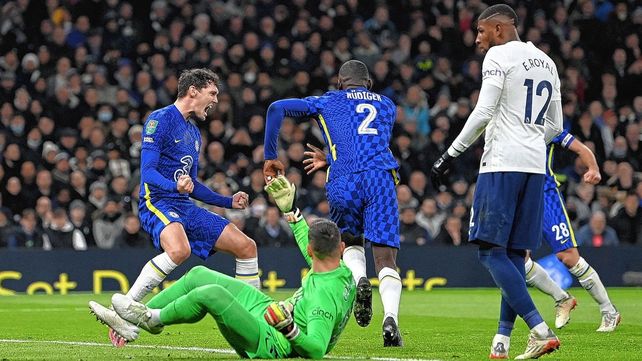 Chelsea venció a Tottenham y es finalista de la Copa de la Liga
