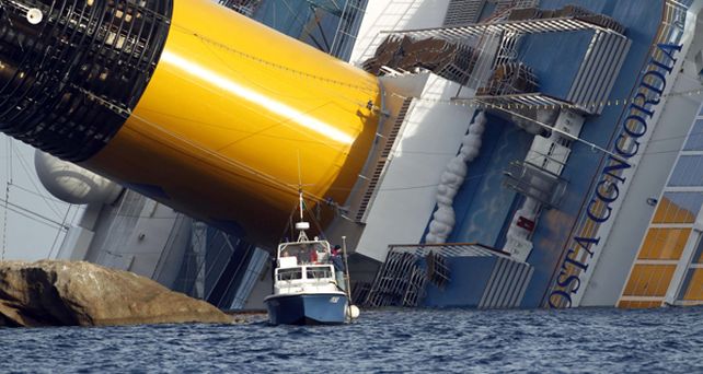 Hallan el cad&aacute;ver de una mujer en el Costa Concordia y ya son 13 las v&iacute;ctimas fatales
