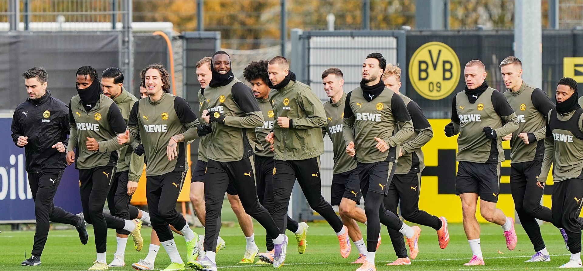 Jugadores del Dortmund se ejercitan durante una sesión de entrenamiento previa al partido inaugural de la fase de grupos de la Liga de Campeones entre el Manchester City y el Borussia Dortmund en Dortmund, Alemania, el martes 4 de noviembre de 2025. (Foto AP/Martin Meissner) Jugadores del Dortmund se ejercitan durante una sesión de entrenamiento previa al partido inaugural de la fase de grupos de la Liga de Campeones entre el Manchester City y el Borussia Dortmund en Dortmund, Alemania, el martes 4 de noviembre de 2025. (Foto AP/Martin Meissner)
