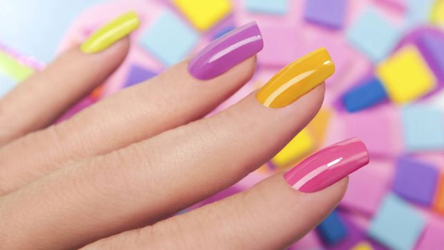 Estética y polémica: ¿pueden las uñas semipermanentes dañar la salud?