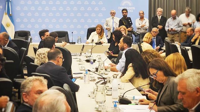 Con una situación apremiante por la inflación y el recorte en prestaciones sociales
