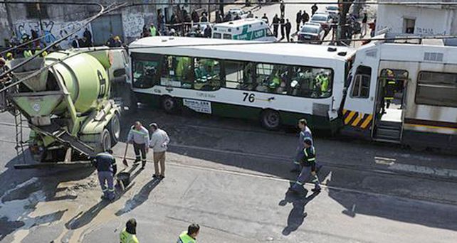 Al menos 90 heridos tras choque de un colectivo, un cami&oacute;n y el Premetro