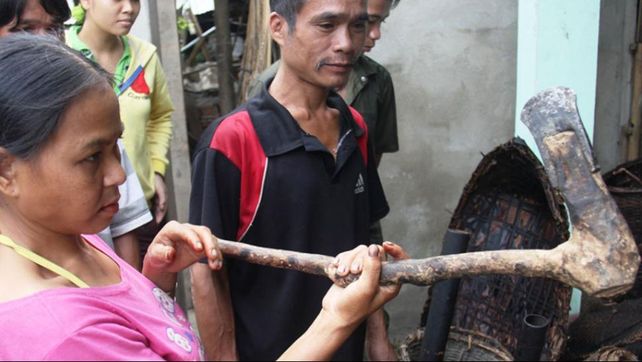 Un hombre de 83 años y su hijo de 42, viven en la selva realmente como Tarzán