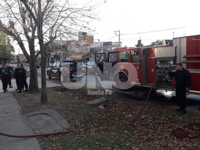Se incendió una vivienda en Barrio Centenario y las pérdidas fueron totales