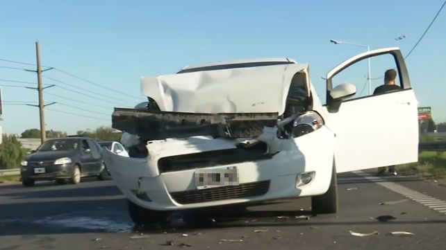 El Fiat Punto fue uno de los más dañados por el choque.