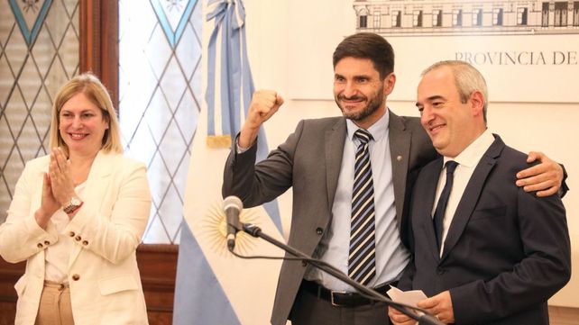 El gobernador Maximiliano Pullaro
