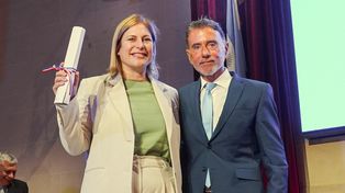 La vicegobernadora electa, Gisela Scaglia, y el titular de la Corte Suprema, Daniel Erbetta, en el Paraninfo de la Universidad Nacional del Litoral.