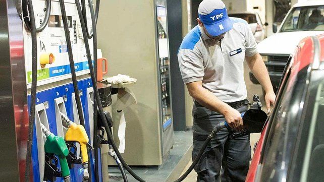 Bajaron los precios de los combustibles: los nuevos valores de YPF en Paraná