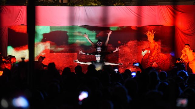 Luces, música y acrobacias en la reinauguración de la Biblioteca Argentina