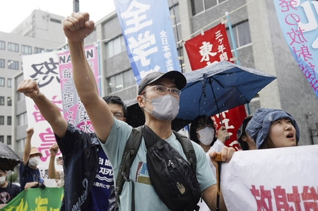 Este martes hubo protestas en las calles de Tokio. Las manifestaciones se extendieron a Corea del Sur. 