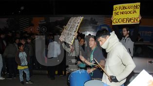 Protesta con batucada en el callejero