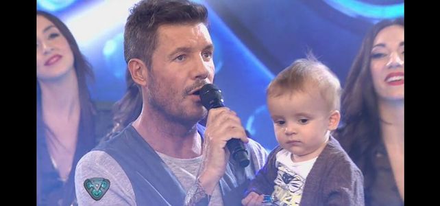 Ternura total: Tinelli abrió Showmatch con su hijo Lolo