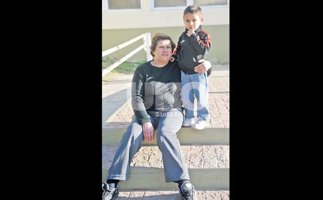 Bajo el sol. Mercedes Benítez disfrutó del día con Valentín Lazarotto.