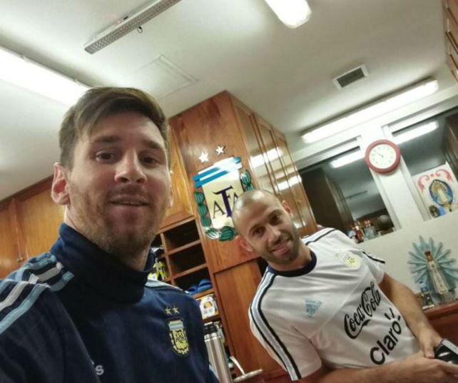 Messi y Mascherano llegaron a la madrugada juntos en un avión proveniente de Barcelona.
