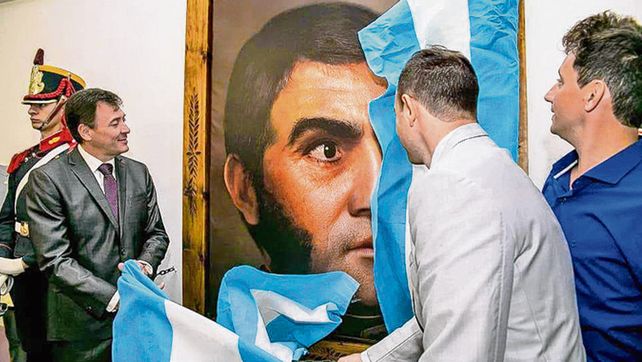 Nueva Imagen. El intendente de San Lorenzo descubrió el cuadro.