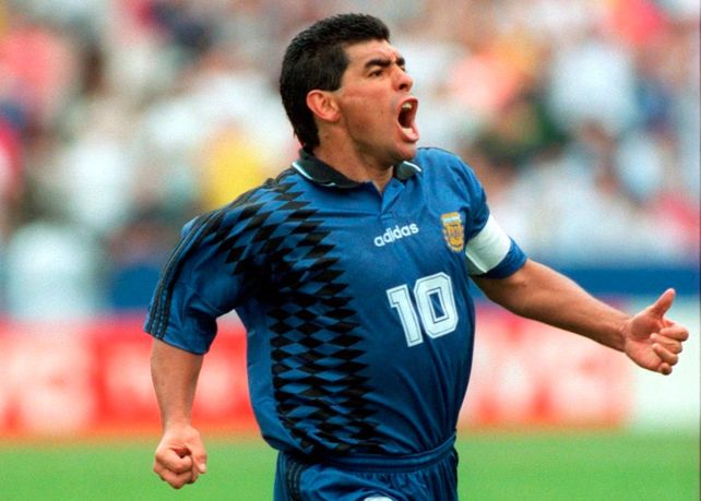 Diego Maradona grita con alma y vida el que sería su último gol con la camiseta albiceleste.