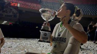 Feliz. Maribel Barzola levantó el trofeo en La Rioja, cerrando con éxito una gran campaña en el certamen.