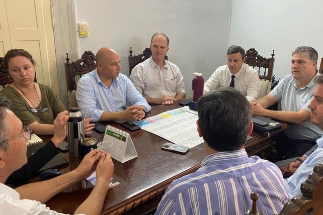 Intendentes vecinalistas debatieron con el Gobierno la reforma política y electoral.