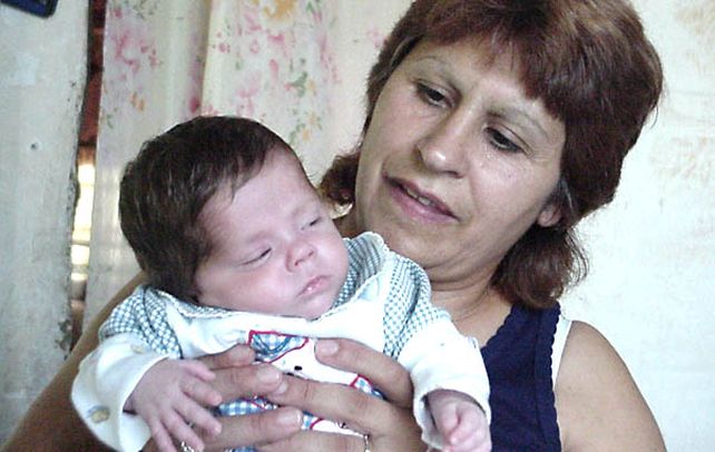 Condenan a un médico que dio por muerto a un bebé que estaba vivo