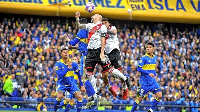 Boca derrotó a River y se prendió en la lucha por el torneo