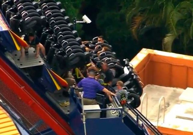 Un grupo de argentinos quedó atrapado en una montaña rusa de EE.UU.