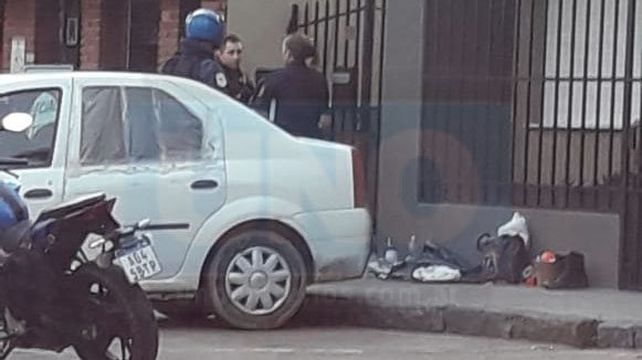 Hombre en situación de calle amenazaba a transeúntes frente al hospital San Martín