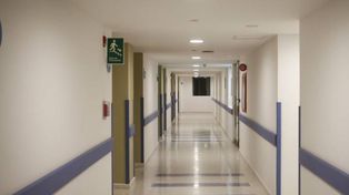 Un enfermero fue acusado de practicarle sexo oral a un paciente sedado