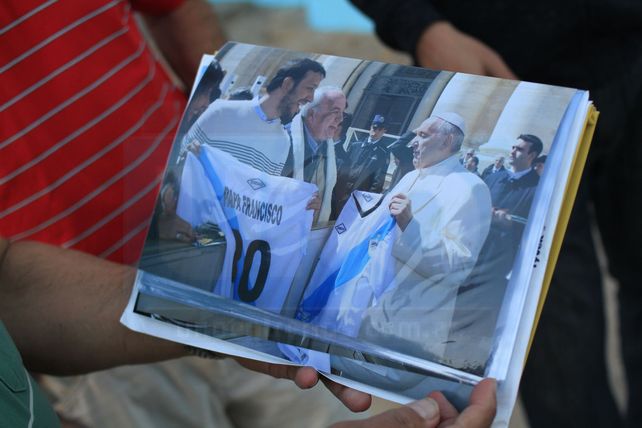 Una de las tantas fotos que tomaron en su visita al Vaticano Foto UNO Juan Ignacio Pereira