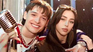 En las últimas horas se filtró un video donde se ve a Peso Pluma con una mujer que no es la cantante rosarina, Nicki Nicole. La pareja se habría separado