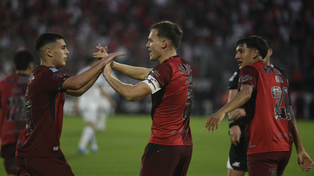 La esencia rojinegra de los jóvenes de Newells irrumpió otra vez cuando todo parecía perdido