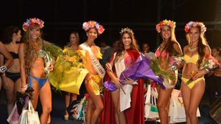 Feministas celebran el fin de la elección de la reina