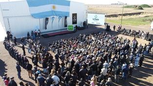 Momento emblemático en Venado Tuerto. Autoridades locales y provinciales junto a la comunidad, inauguran la planta de tratamiento de residuos, marcando un nuevo capítulo en la historia de la sostenibilidad de la ciudad.