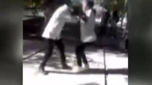 Una adolescente sanjuanina molió a golpes a otra en una pelea callejera