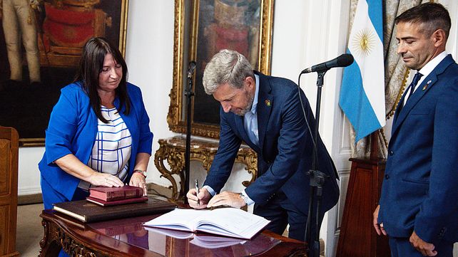 Daniel Blanzaco hizo hincapié en fortalecer la atención primaria de la salud y en optimizar recursos. Grieve dio su postura sobre su salida