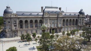 Santa Fe analiza el adelanto de coparticipación que le ofrece el gobierno de Milei