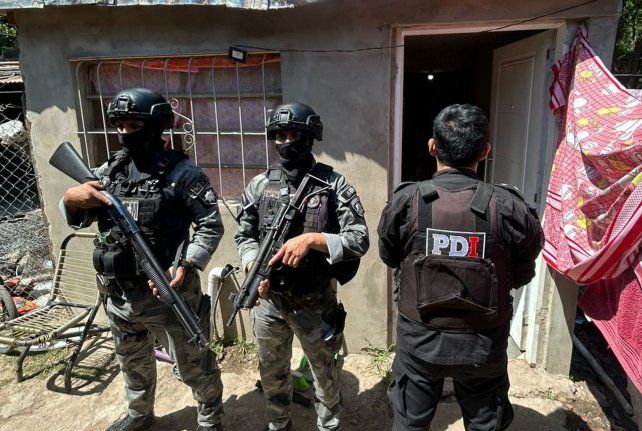Detuvieron a dos mujeres vinculadas al Clan Romero, y secuestraron armas y droga