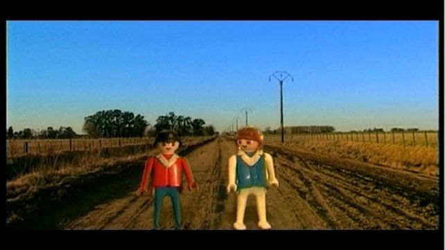 Recursos. Carri se vale de playmobils y sus propias fantasías.&nbsp;