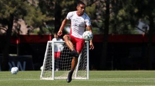 Gustavo Velázquez regresó de la Copa América y jugará el amistoso.