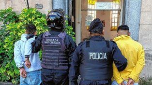 La persecución de los dos jóvenes que circulaban en motocicleta terminó en Barrio Candioti Norte.
