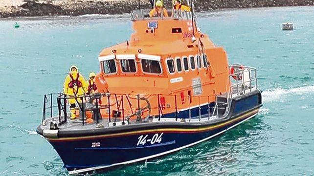triste final. Un bote de búsqueda localizó ayer a la tarde el  fuselaje del avión en el fondo del canal de la Mancha. Ahora intentarán  remolcarlo.