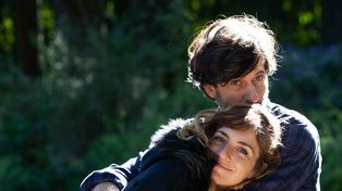 Julieta Zylberberg &nbsp;y Alfonso Tort interpretan a Valeria y Javier, los personajes protagonistas de este drama.