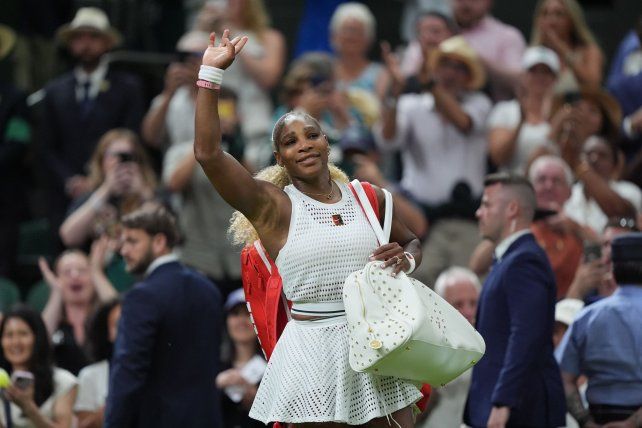 Serena Williams volvió con virtudes intactas, pero perdió con Maya Joint en Wimbledon